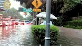 Captan vehículos al revés y sobre una reja tras inundación en Álvaro Obregón