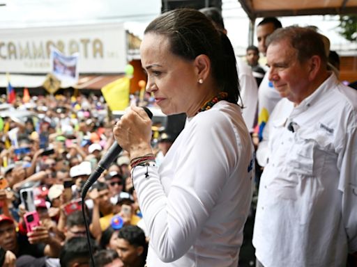 Miles de opositores venezolanos claman un "cambio" desde la tierra natal de Chávez