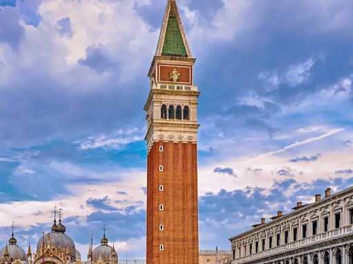 Caen fragmentos de hormigón del campanario de San Marcos de Venecia sin causar daños