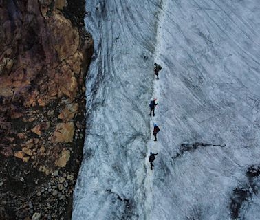 In the Andes, mountain guides bear witness to shrinking glaciers