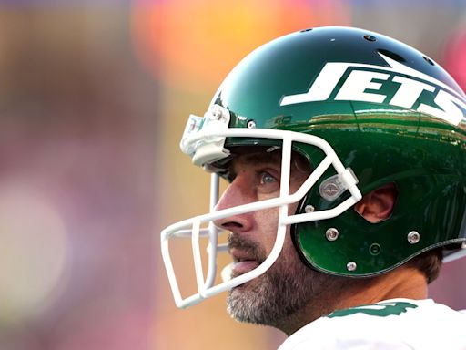 Jets Wide Receiver Doesn't Hold Back on Description of Aaron Rodgers