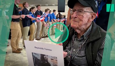 80 ans du Débarquement : des vétérans américains accueillis en héros à l’aéroport de Roissy à Paris