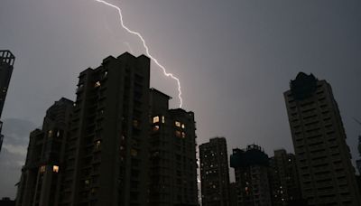 Mumbai Weather Update: Thunderstorm & Heavy Rains Lash City; IMD Predicts Similar Conditions For Next 48 Hours