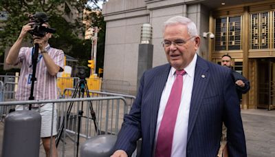 Sen. Bob Menendez to run for re-election as independent in N.J. amid bribery trial