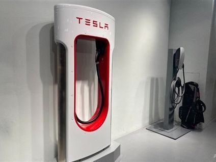 *大摩：特斯拉(TSLA.US)次季交付勝預期 部署電池儲能量高於預期