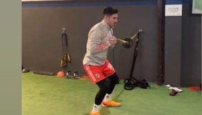 Se fue libre de River hace un año, pero sigue entrenándose con la ropa del club