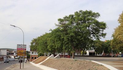 Concluyen las obras para integrar la Plaza de las 88 Viviendas de Montilla en su barrio