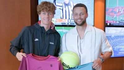 WATCH: Jannik Sinner met Steph Curry and gave him...an autograph!