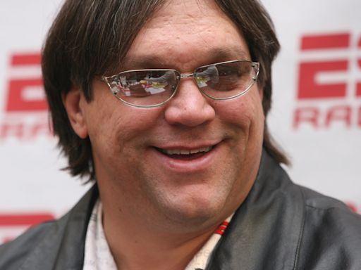 Steve McMichael, battling ALS, inducted into Hall of Fame in ceremony from home