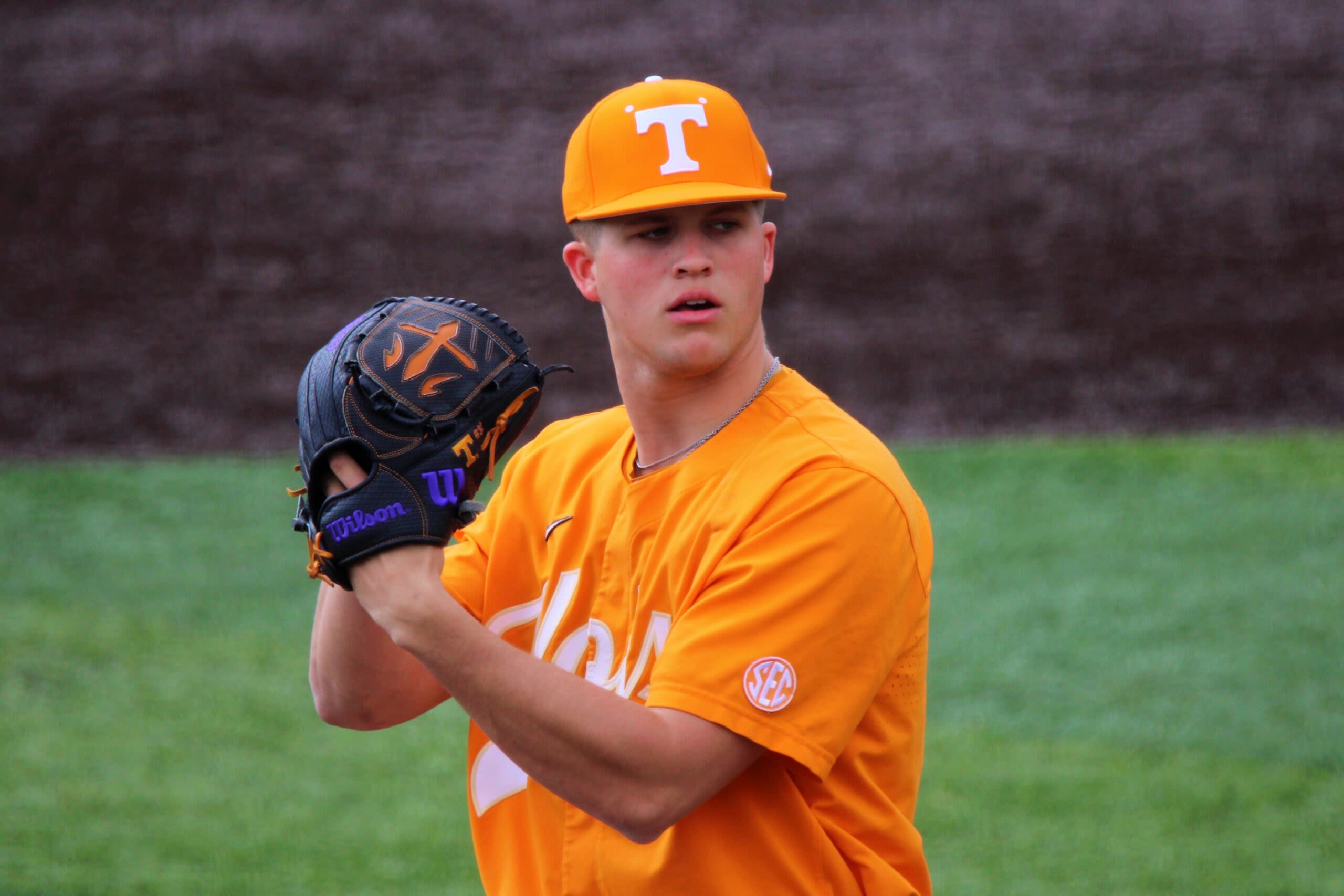 No. 1 Tennessee baseball wins series, extends streak to nine games against Vanderbilt