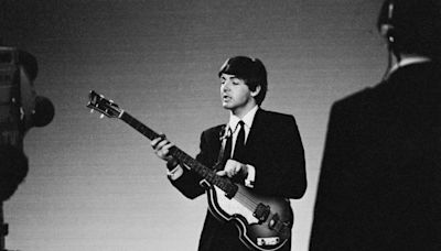 Una guitarra de The Beatles, es la más cara vendida en una subasta.