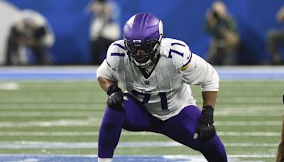 Vikings agree to 4-year extension with LT Christian Darrisaw worth up to $113M