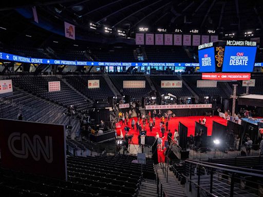 Sem aperto e mãos e ataques diretos, Biden e Trump se enfrentam no primeiro debate da campanha à Casa Branca