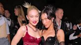 El impactante look de Bella y Gigi Hadid que esperamos NO se ponga de moda