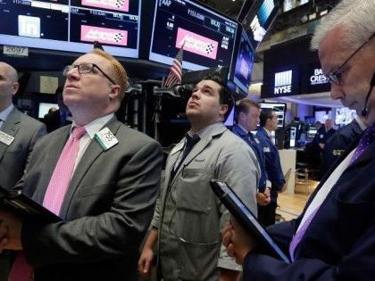 Fuerte caída de Wall Street arrastra a acciones y bonos argentinos