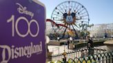 Los trabajadores de Disneylandia votan a favor de autorizar una huelga, la primera en 40 años