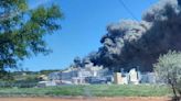 Aparatoso incendio en una granja avícola en San Lorenzo de la Parrilla: hay un herido con quemaduras leves