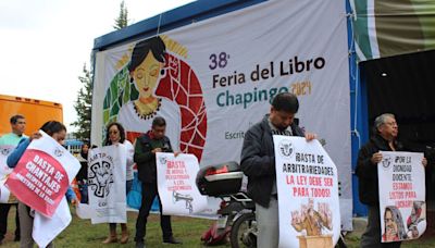 Protestan académicos en inauguración de la Feria del Libro de Chapingo