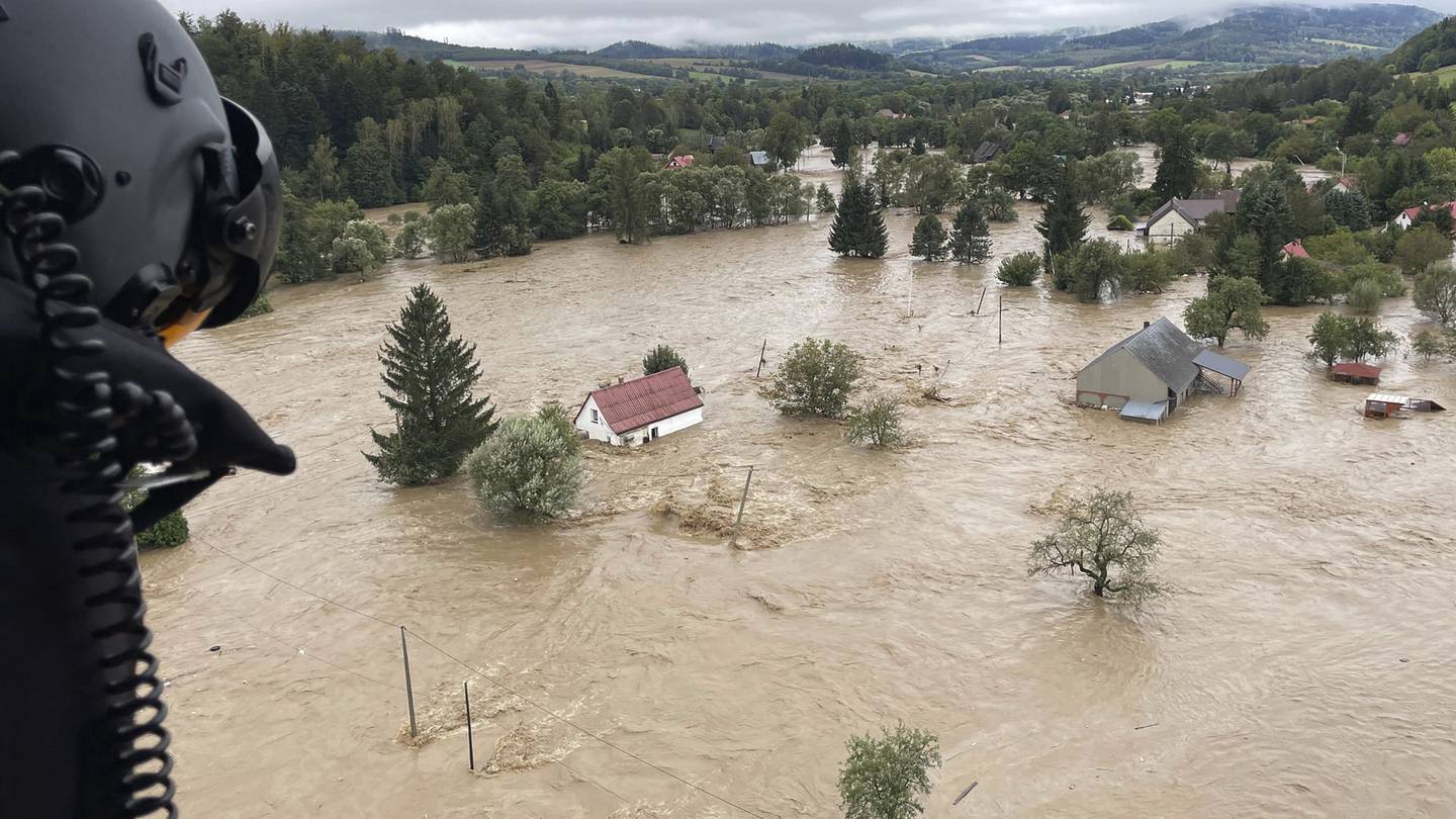 Budapest and Poland's Wroclaw reinforce their river banks ahead of more flooding in central Europe