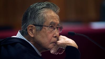 Perú promulga ley que limita condenas por lesa humanidad y favorece al expresidente Fujimori