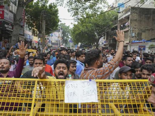 Delhi coaching centre deaths: Civil services aspirants continue protest for fifth day