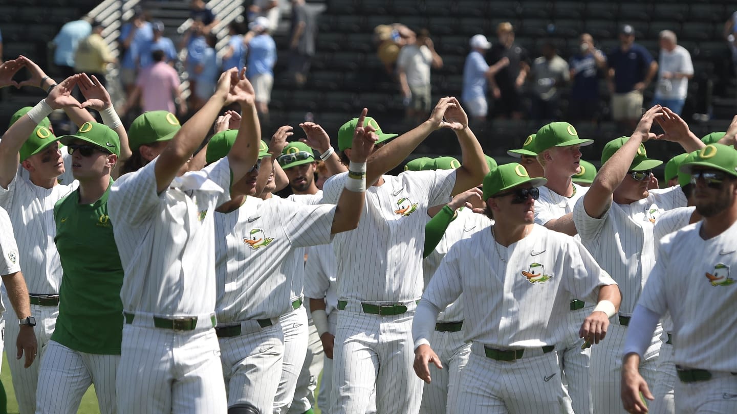 Oregon Ducks baseball prepares for their upcoming games in the Santa Barbara NCAA Regional Tournament.