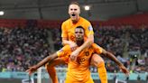 Dumfries gets kissed as Oranje reach World Cup quarterfinals