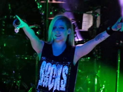 Avril Lavigne verschwunden & durch Doppelgängerin ersetzt? Wilde Verschwörung im Netz