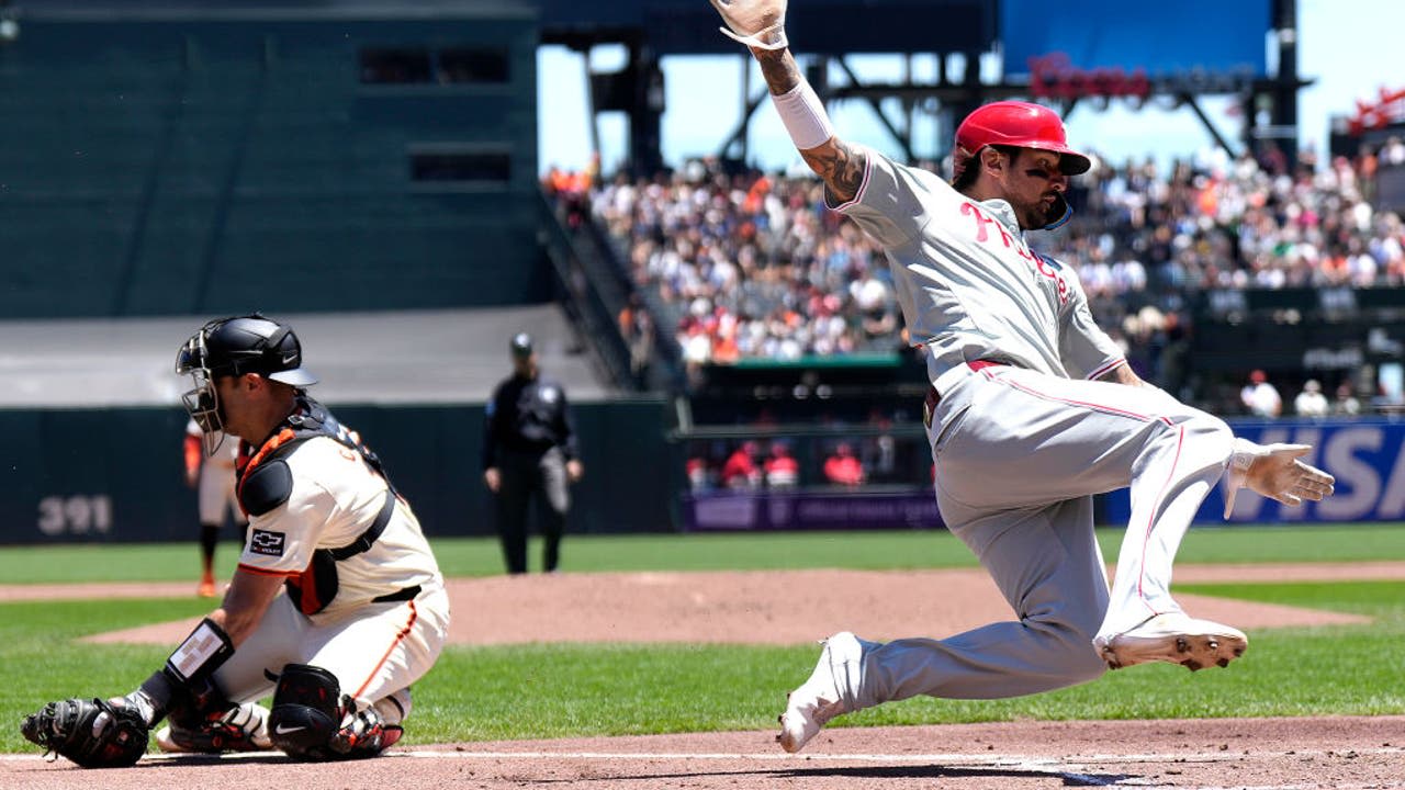 Castellanos, Schwarber HR, Sánchez works 6 strong innings as Phillies beat Giants to end 3-game skid