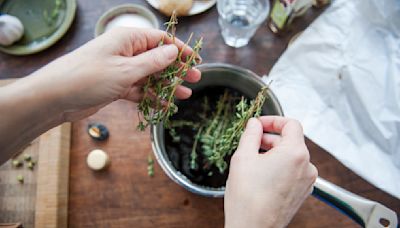 The Ratio You Need When Substituting Dried Thyme For Fresh