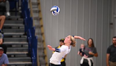 Meet the UConn volleyball player whose mother was part of Geno Auriemma’s first NCAA title team