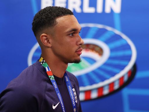 Liverpool fans highlight Kyle Walker and England hypocrisy with Trent Alexander-Arnold