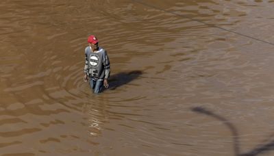 Suben a 84 los muertos por las inundaciones en el sur de Brasil