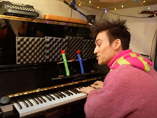Jacob Collier explains why he can’t stop using a discontinued Native Instruments MIDI keyboard
