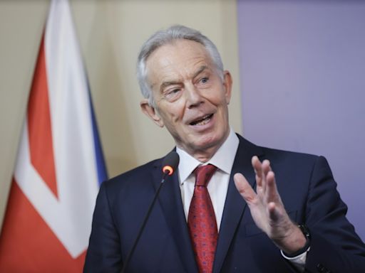 Blair aconseja a nuevo primer ministro británico que tenga un "plan para controlar la inmigración"