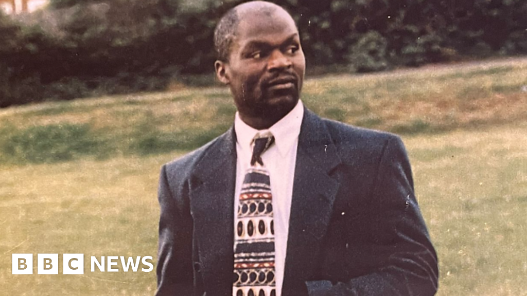 Andy Alleyne: Memorial bench honours Reading FC's first black player