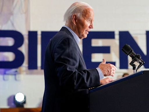 Mientras Biden se atrinchera, sus compañeros demócratas se enfrentan a un dilema - La Tercera