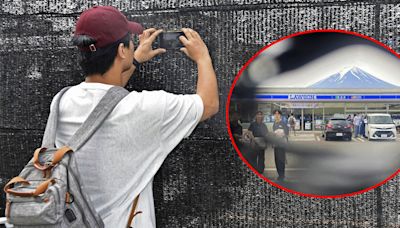 Tourists Are Poking Holes in the Screen Erected to Block Photos of Mount Fuji
