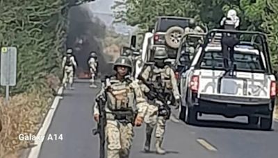 Aseguran arsenal bélico tras narcobloqueos en Apatzingán, Michoacán