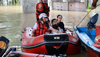 Rains lash southern China as rising rivers threaten more flooding