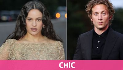 Rosalía y Jeremy Allen White, juntos pero no revueltos en el evento de Louis Vuitton