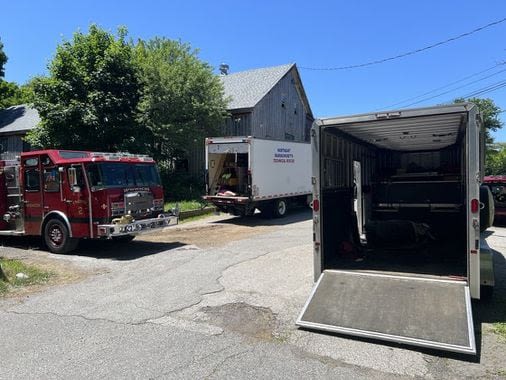 Horse rescued after falling through stable floor in Ipswich - The Boston Globe