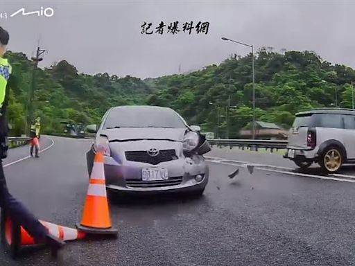 國道警處理事故險遭撞！女警閃現躲開逃生 驚險畫面曝光