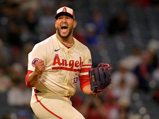 Phillies acquire Angels closer Carlos Estevez for 2 prospects