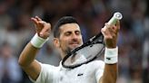 Djokovic avanza y se enzarza con la grada inglesa: “Creedme, no podéis tocarme”