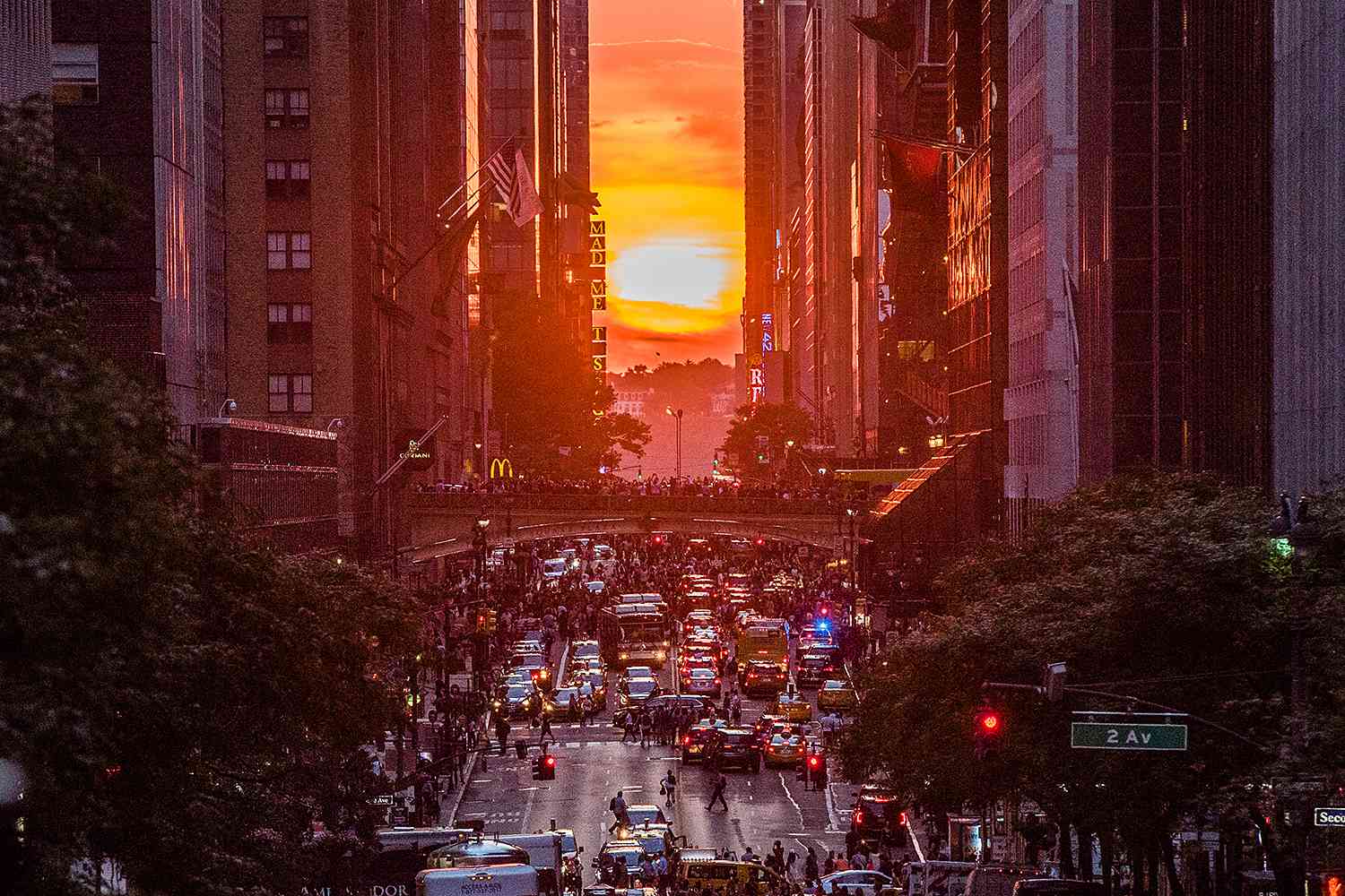 What is Manhattanhenge and Where Is the Best Place to See It?