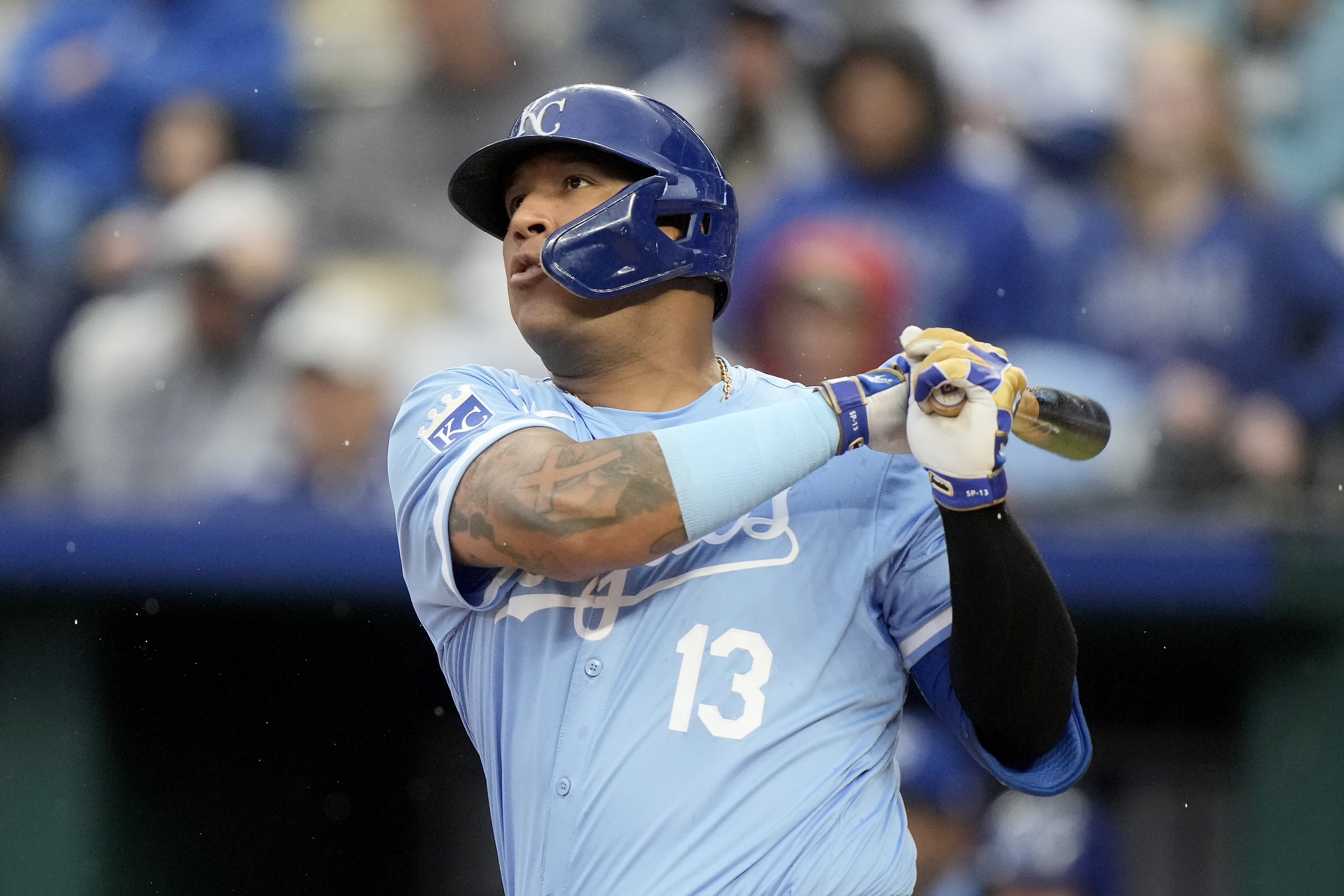 Perez homers as KC beats Blue Jays 2-1 in game called after 5 innings, 3 1/2-hour rain delay