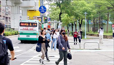 捷運環狀線接駁車 遭投訴班次不穩