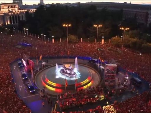 La imagen habla por sí sola: Así estaba Cibeles con el Madrid y así con España