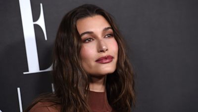 ¿Hailey Bieber dio pistas del sexo de su bebé con sus uñas? - La Opinión